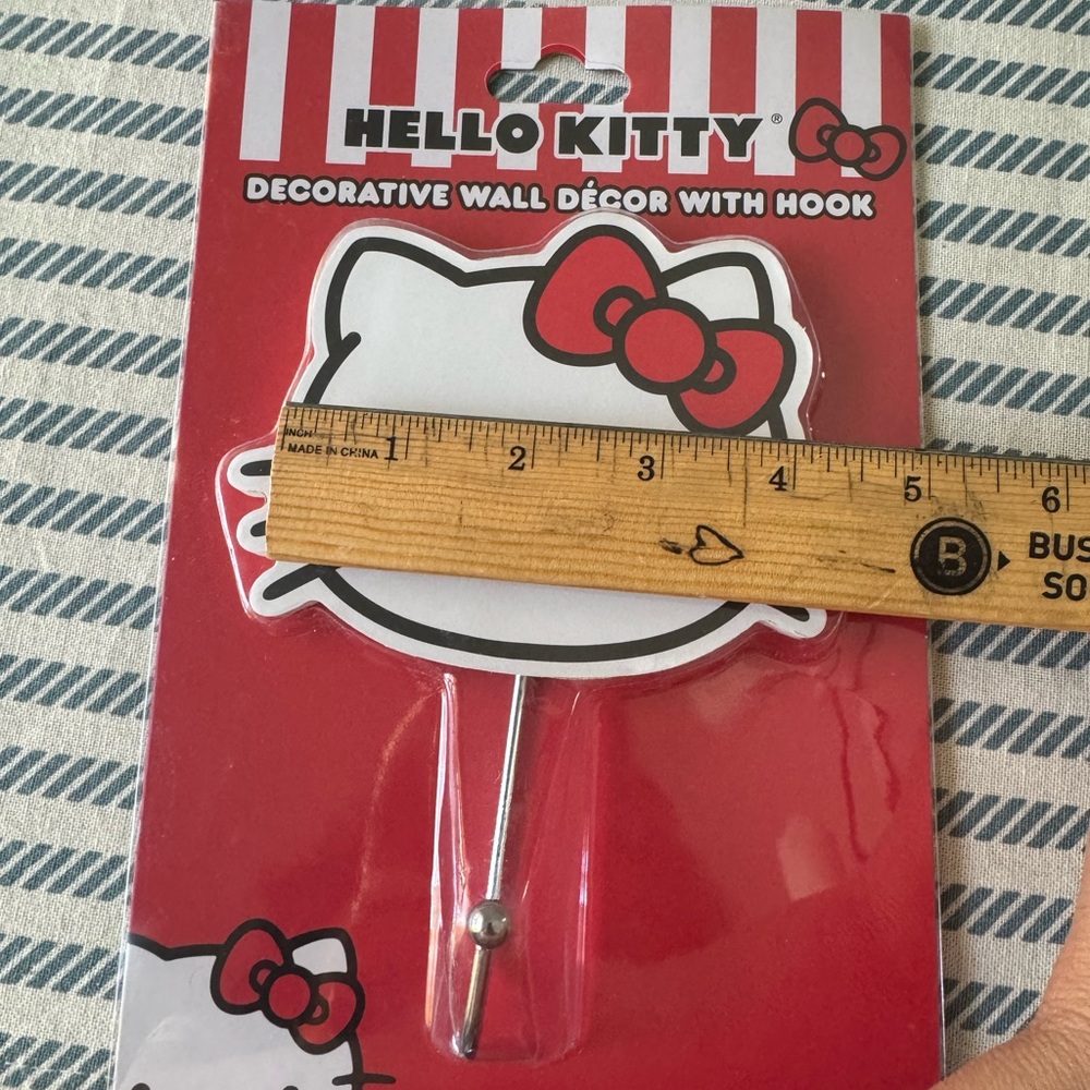 Hello Kitty Red and White Wall Hook Set - Picture 6 of 7